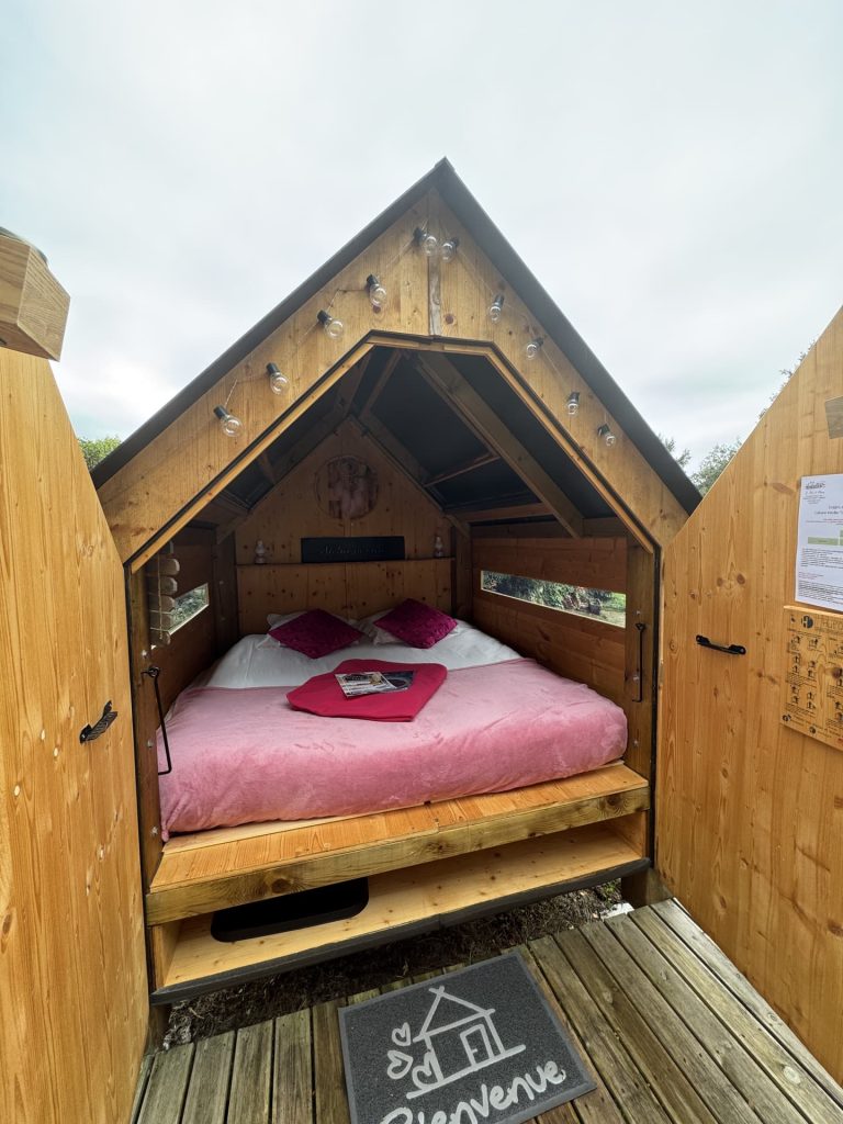 Cabane insolite à ciel ouvert lors du séjour de yoga